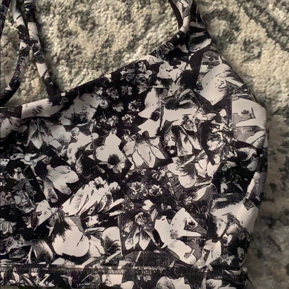 Lululemon Sports bra - Picture 4 of 4